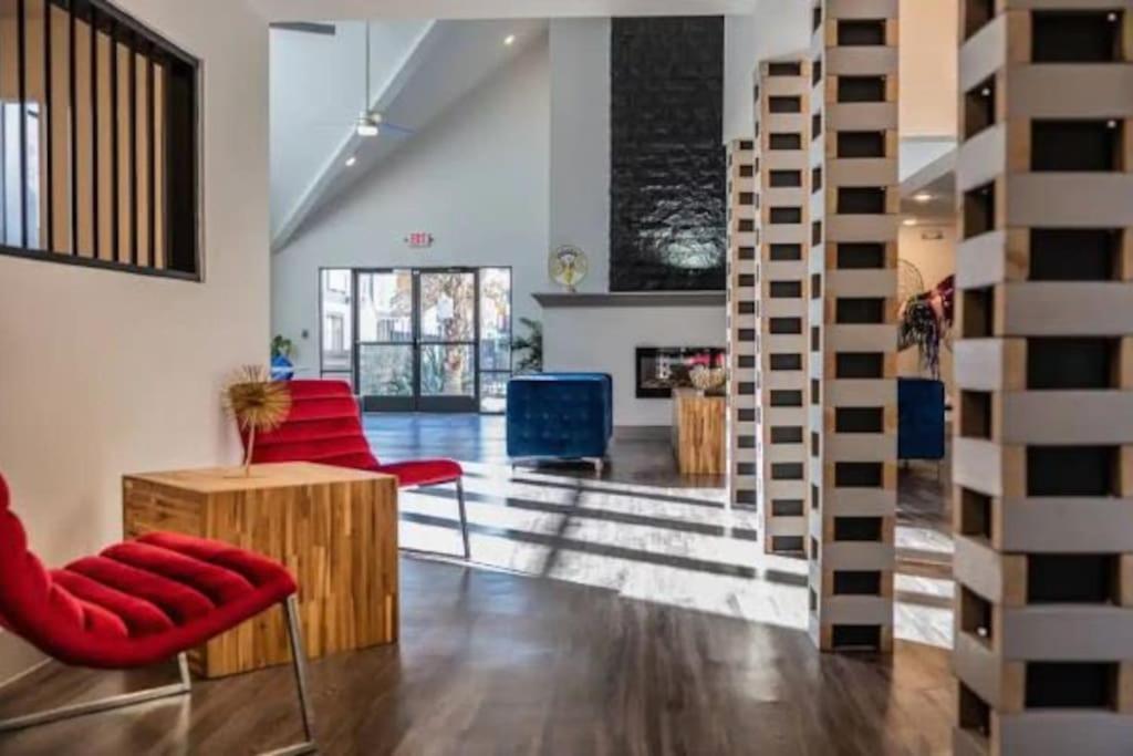 Lux Suite /King Bed /Free Parking/Pool/First Floor Хьюстон Экстерьер фото