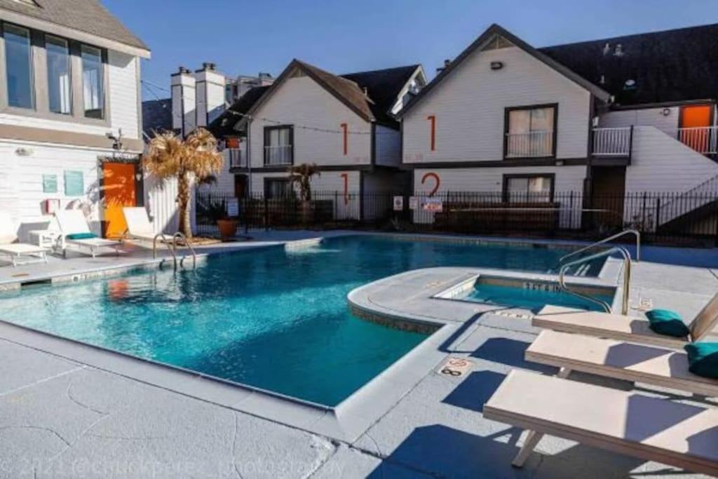 Lux Suite /King Bed /Free Parking/Pool/First Floor Хьюстон Экстерьер фото