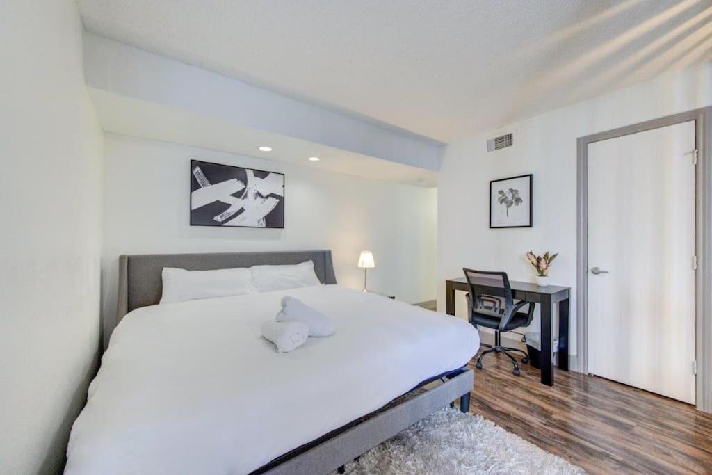 Lux Suite /King Bed /Free Parking/Pool/First Floor Хьюстон Экстерьер фото